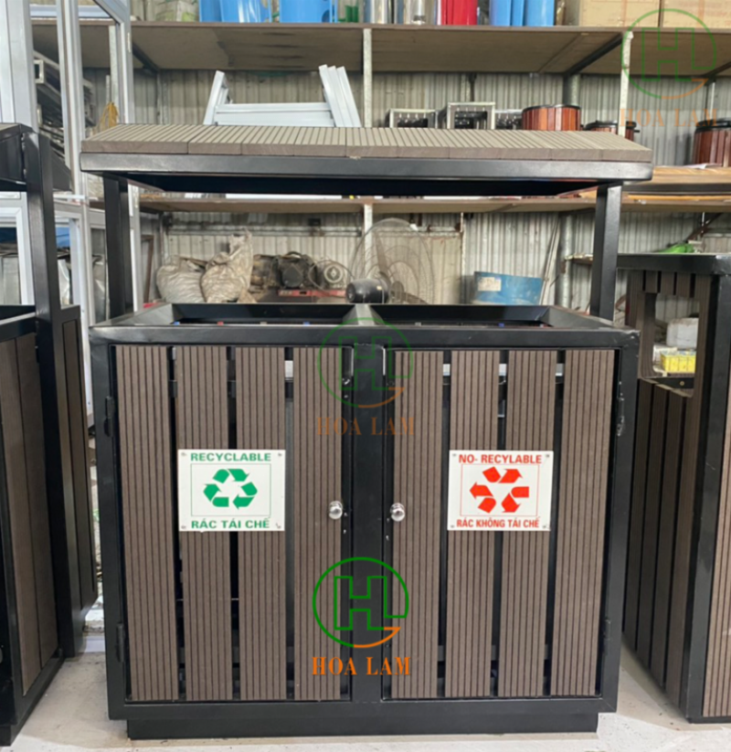 Các loại móc phơi đồ phổ biến làm từ nhựa, inox và gỗ, thể hiện sự đa dạng về chất liệu và công dụng